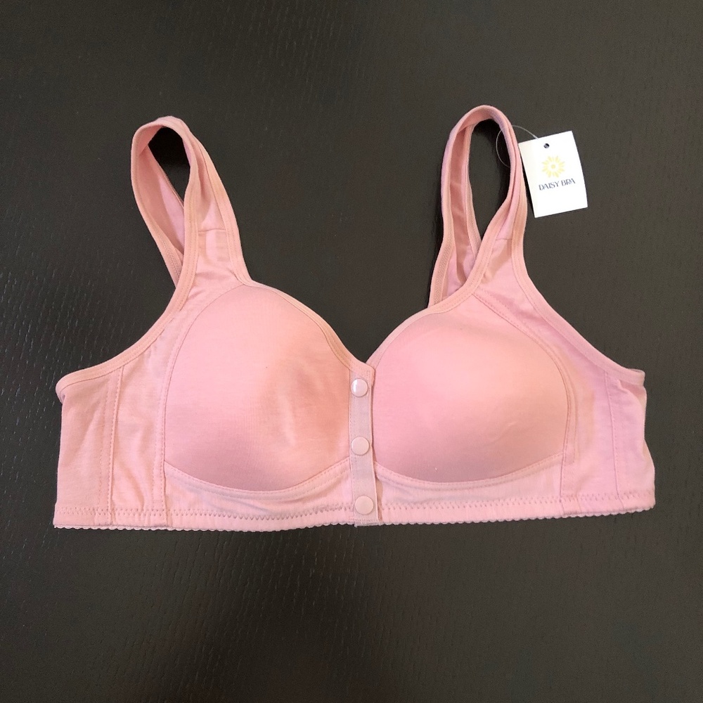 Daisy bra, NWT, 44/100 , wireless, front close, very soft
